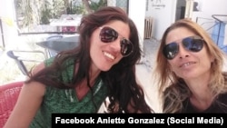 Ienelis Delgado junto a Aniette González. (Foto: Facebook Aniette Gonzalez)