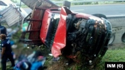 La camioneta en la que viajaban las 27 migrantes cubanas. (Foto: INM)