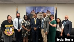 Enviados del MINREX en Albany con el ahora candidato a alcalde de NY Zohran Mamdani