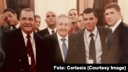 Raúl Castro en EEUU junto a su nieto Raúl Guillermo Rodríguez Castro apodado “El Cangrejo” (en el extremo derecho de la imagen).

