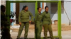 Guardias en la cárcel de mujeres El Guatao. Tomado de Razones de Cuba.
