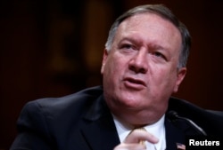 El secretario de Estado Mike Pompeo evaluó diferencias en los ataques a la salud de diplomáticos de EEUU en China y en Cuba.
