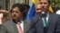 Edgar Zambrano (izq.), vicepresidente del Parlamento, junto a Juan Guaidó, presidente interino de Venezuela. (AFP).