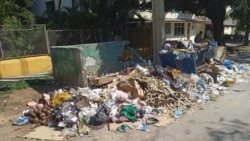 Vecinos del Vedado denuncian insalubridad por basura acumulada y contenedores en mal estado, cerca de centros de salud.