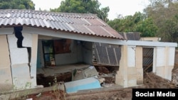 Así quedó una escuelita en San Antonio del Sur tras el azote del huracán Oscar, en octubre de 2024. (Facebook)