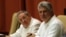 Raúl Castro (i), y el primer vicepresidente cubano, Miguel Díaz-Canel (d),