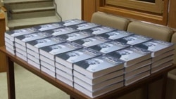 Libros, una manera de salvar al país