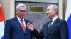 Las relaciones entre Cuba y Rusia se han fortalecido tras la visita de Miguel Díaz-Canel (izq.) a Moscú y su encuentro con Vladimir Putin (der.), en octubre de 2019. (Alexander Nemenov/Pool vía AP)