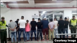 Los once cubanos arrestados por pretender ingresar a la de San Andrés en calidad de turistas.