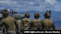 Infantes de Marina realizan operaciones frente a la costa de Puerto Rico.